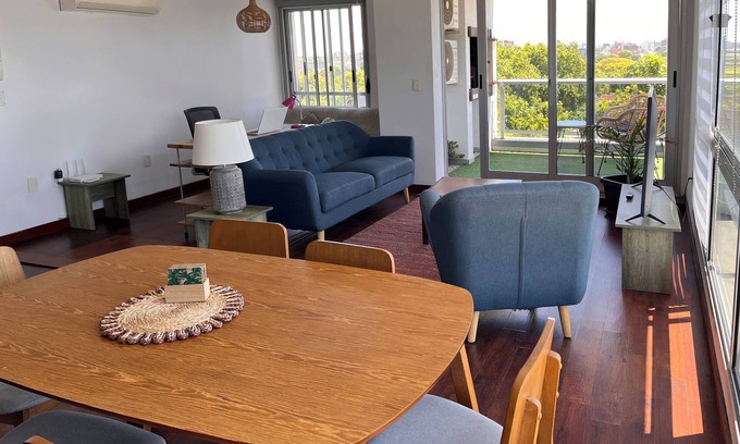 Pocitos Apartamento | Pocitos apartment steps away from Montevideo Shopping Center