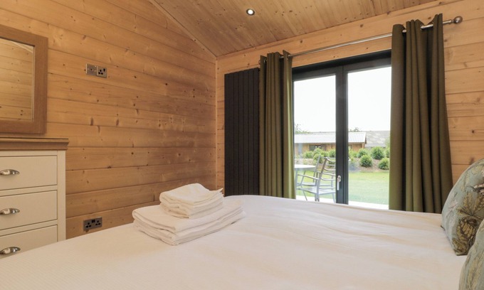 Driffield Cabaña | POCKTHORPE LODGE, pet friendly, country holiday cottage in Nafferton