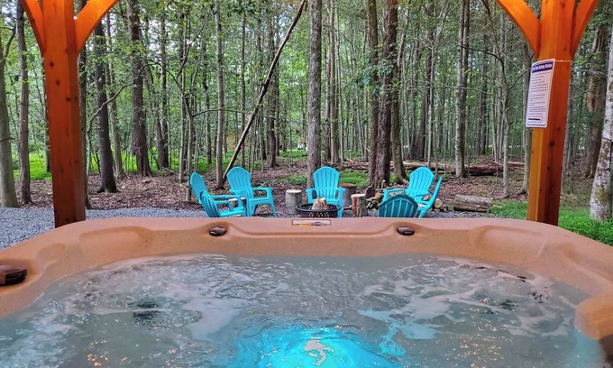 Pocono Lake Chalet De Esquí | Pocono Chalet Getaway | Pools, Hot Tub, Lakes