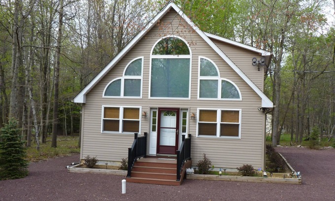Briar Crest Woods Chalet De Esquí | CHALET POCONO DUERME 10 CERCA DE BIG BOULDER-POCONO RACEWAY Y TODAS LAS COSAS POCONO