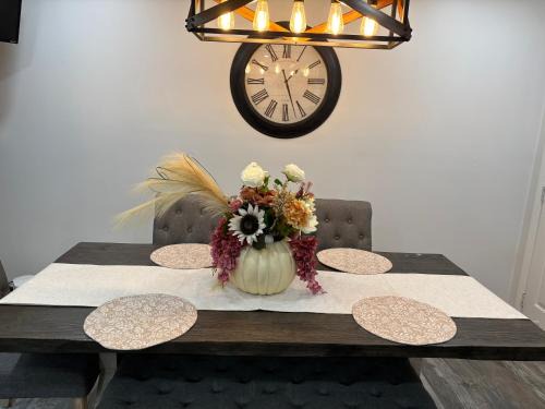 East Stroudsburg Casa | Pocono Hideaway,Big Screen TV, Crisp Air & Autumn Fun
