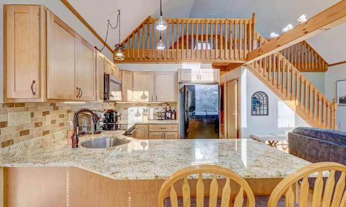 Hamlin Casa | Pocono home: 5 star community golf, lakes, game room. Buy 2 nights get 1 free!