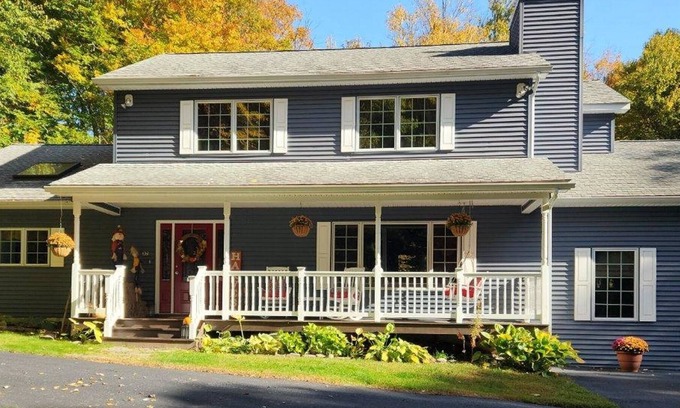 Newfoundland Otro | Pocono Mountain House minutes to Wallenpaupack and half hour to Camelback