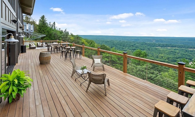 Tannersville Apartamento | Pocono Mountain Ski Tour! 2 Units w/ Access to Indoor Waterpark & Lazy River!