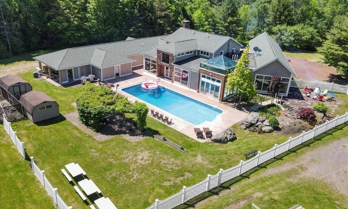 Blakeslee Casa | Poconos Blakeslee Luxury Castle in the Greens