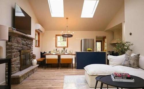 Gouldsboro Casa | Poconos Cozy Cabin EV Charger Indoor Pool