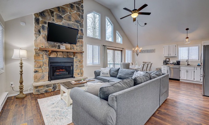 Albrightsville Chalet De Esquí | Poconos Hideaway - Close to hiking and water parks. Perfect for families.