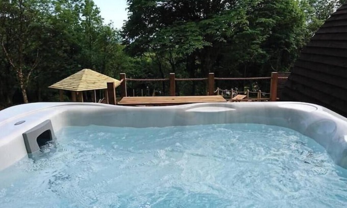 Laugharne Casa | Pods @ Broadway with Hot tub