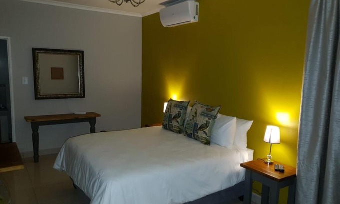 Vryburg Cama Y Desayuno | Poetry Guestrooms
