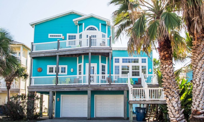 Sand Point Casa | Point Break | Pet Friendly, Outdoor Shower!