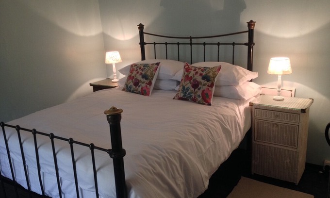 Ticehurst Cabaña | Point Cottage, Ticehurst, East Sussex 2 Double Bedrooms