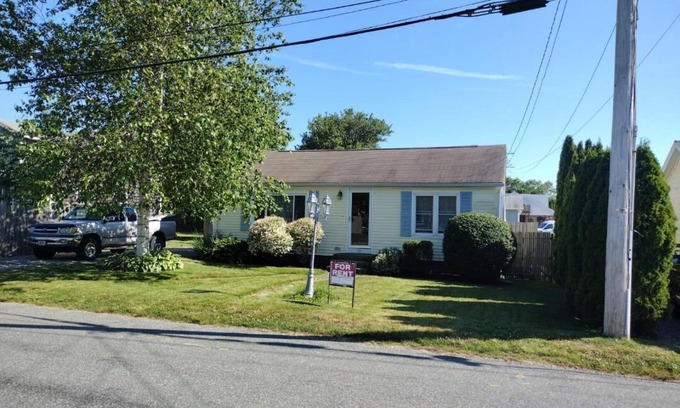 Narragansett Cabaña | Point Judith Narragansett Rhode Island Cottage by the Sea