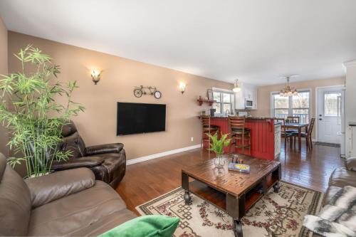 Bancroft Casa | Point Of View I 55 SmartTV I Riverside I Sleeps 5