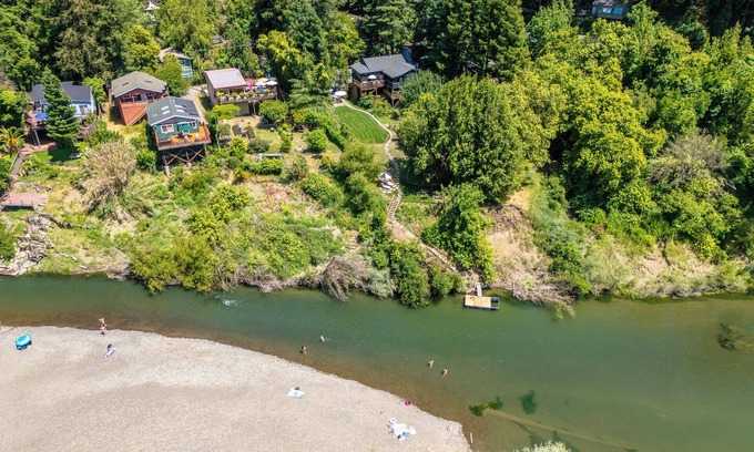 Hacienda Casa | Point of View! STUNNING New & Epic Home! Private Dock! Hot Tub, Pups, WiFi