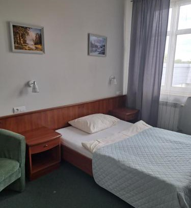 Tomaszow Mazowiecki Apartamento | Pokoj dwuosobowy z łazienka