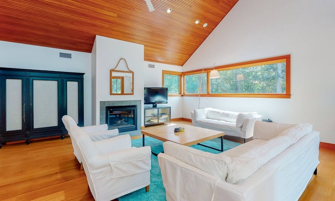 Tisbury Casa | Polished architectural gem w/ private pool, covered patio & vaulted ceilings