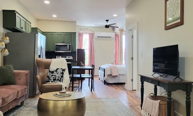 Laurel Condominio | Polly at the Laurel Lofts