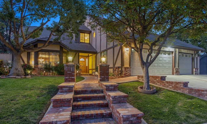Simi Valley Casa | Poltergeist Movie House – Premium Stay with Pool, Hot Tub, Fire Pit & More