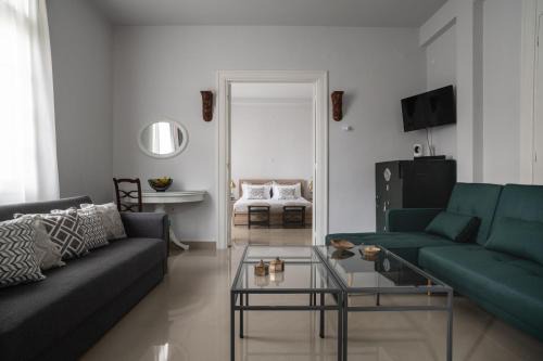 Athens City Centre Apartamento | Polytimon, an Athenian neoclassical apartment