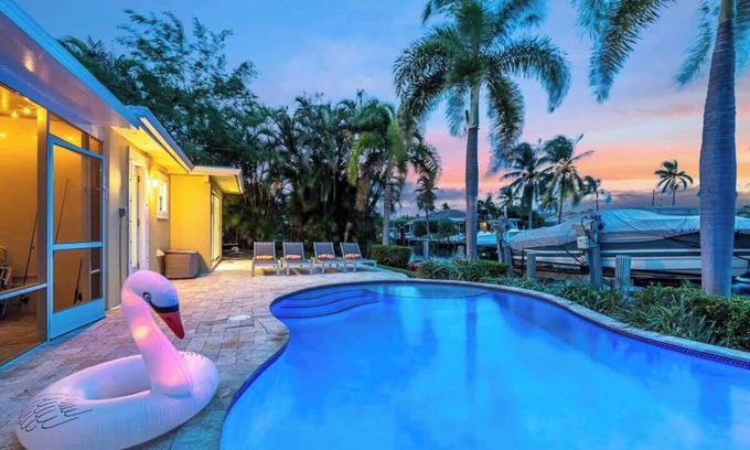 Garden Isles Villa | Pompano Beach Hacienda - Linda casa asequible frente al mar con piscina y muelle