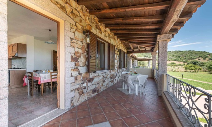 Siniscola Apartamento | CASA POMPIA 1: casa de vacaciones de tres habitaciones rodeada de vegetación, 6 personas