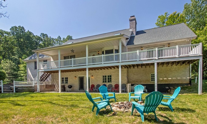 Elkton Casa | Pond Access, Game Room & Rec passes!