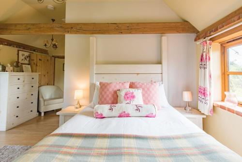 Abbess Roding Casa | Pond Cottage by Keepers Cottages