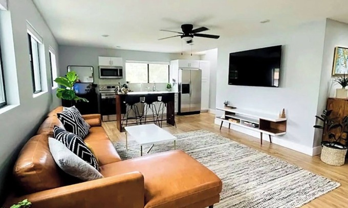 Cedar Ridge Cabaña | Pond Front Guest House Escape in the Foothills