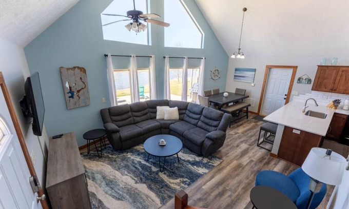 Spirit Lake Cabina | Pond House #48 w/ Waterpark & Golf Cart