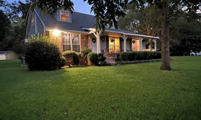 Auburn - Opelika Cabaña | Pond House on the Plains, Auburn, Firetruck rides