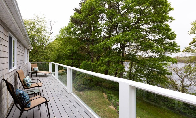 West Barnstable Casa | Pond Lily - Recently Remodeled Waterfront 3 Bedroom