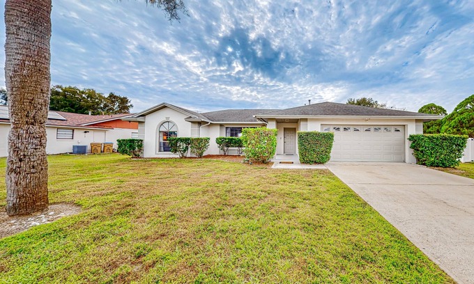 Indian Ridge Casa | Pond-view home with private pool & game room- dog-friendly