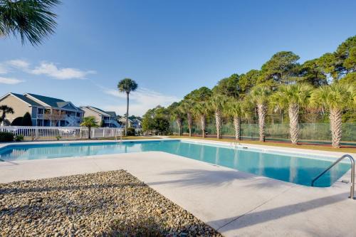 Sunset Beach Apartamento | Pond Views and Community Perks Sunset Beach Condo!