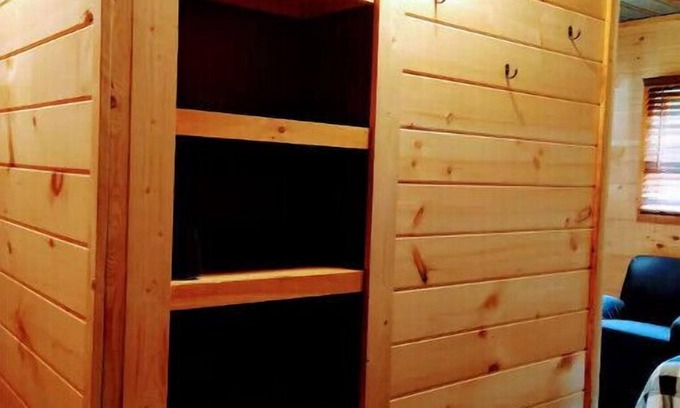 Newland Cabina | Pondside Cabin