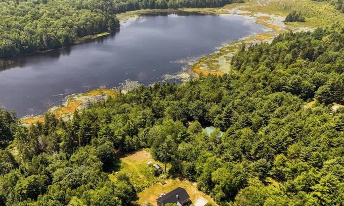 Blue Hill Casa | Pondside Retreat with Private Island!