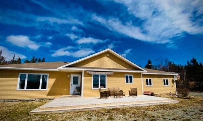 Cape Broyle Casa | Pondside Three Bedroom Cottage