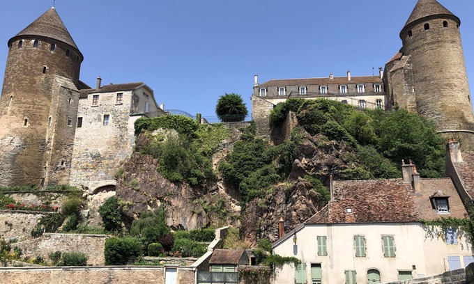 Semur-en-Auxois Casa | Edificio Pont Pinard y su granito rosa para 2