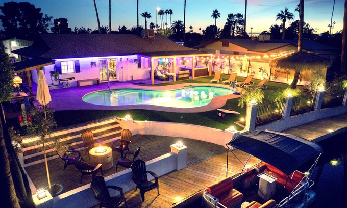 Dobson Ranch Casa | Pontoon Boat/Games/King Bed/Hot Tub/Family Fun!