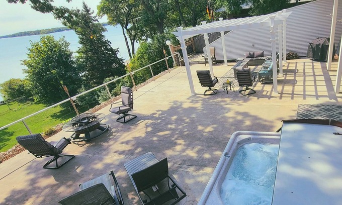 Detroit Lakes Casa | PONTOON INCLUDED IN PRICE, GAME ROOM, HOT TUB, SAUNA, ON BIG DETROIT LAKE!