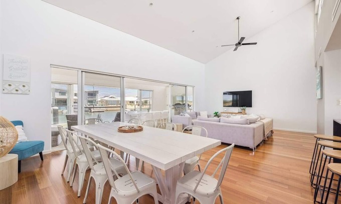 Geographe Casa | Pontoon Paradise Waterfront Serenity in Geographe