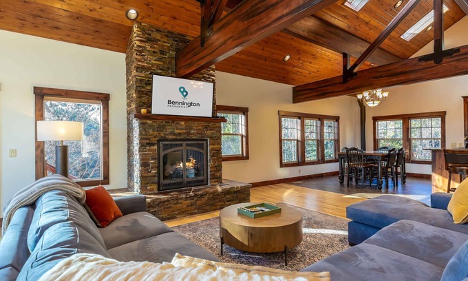 Three Rivers Casa | PONY47 - Stunning River Front Home, Community Pool