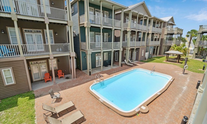 Crescent Beach Casa | POOL, 2 KING BEDS, 4 min Beach Walk, 2 Balconies