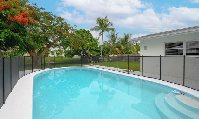 Cutler Bay Casa | Pool,4-bedroom house ,family friendly, canal front