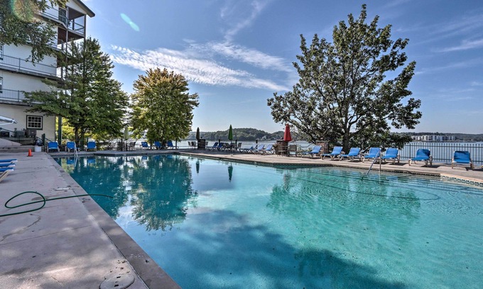 Lakeland Apartamento | Pool Access at Waterfront Lake Ozarks Rental!