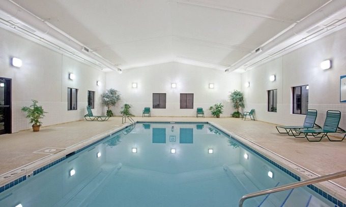 Half Day Apartamento | Estudio accesible para personas con discapacidad auditiva con acceso a la piscina + desayuno diario gratuito incluido.