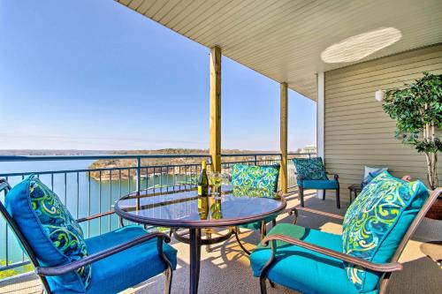 Lake Ozark Apartamento | Pool Access, Water Views Lake Ozark Condo!