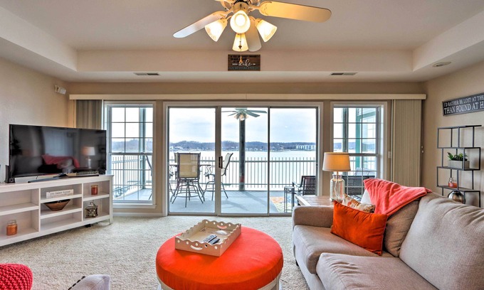 Lakeland Condominio | Pool Access: Waterfront Lake Ozark Condo w/ Patio