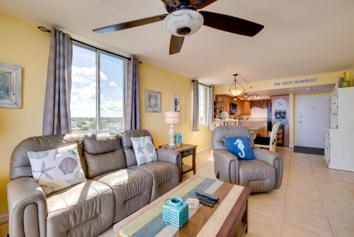 Hudson Apartamento | Pool Access Waterfront Hudson Condo!
