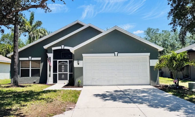 Three Oaks Casa | Pool, Amenities, Close to Shopping, Entertainment & more at Robs Gulf Retreat!