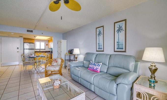 Hudson Apartamento | Pool and Beach Access Waterfront Hudson Condo!